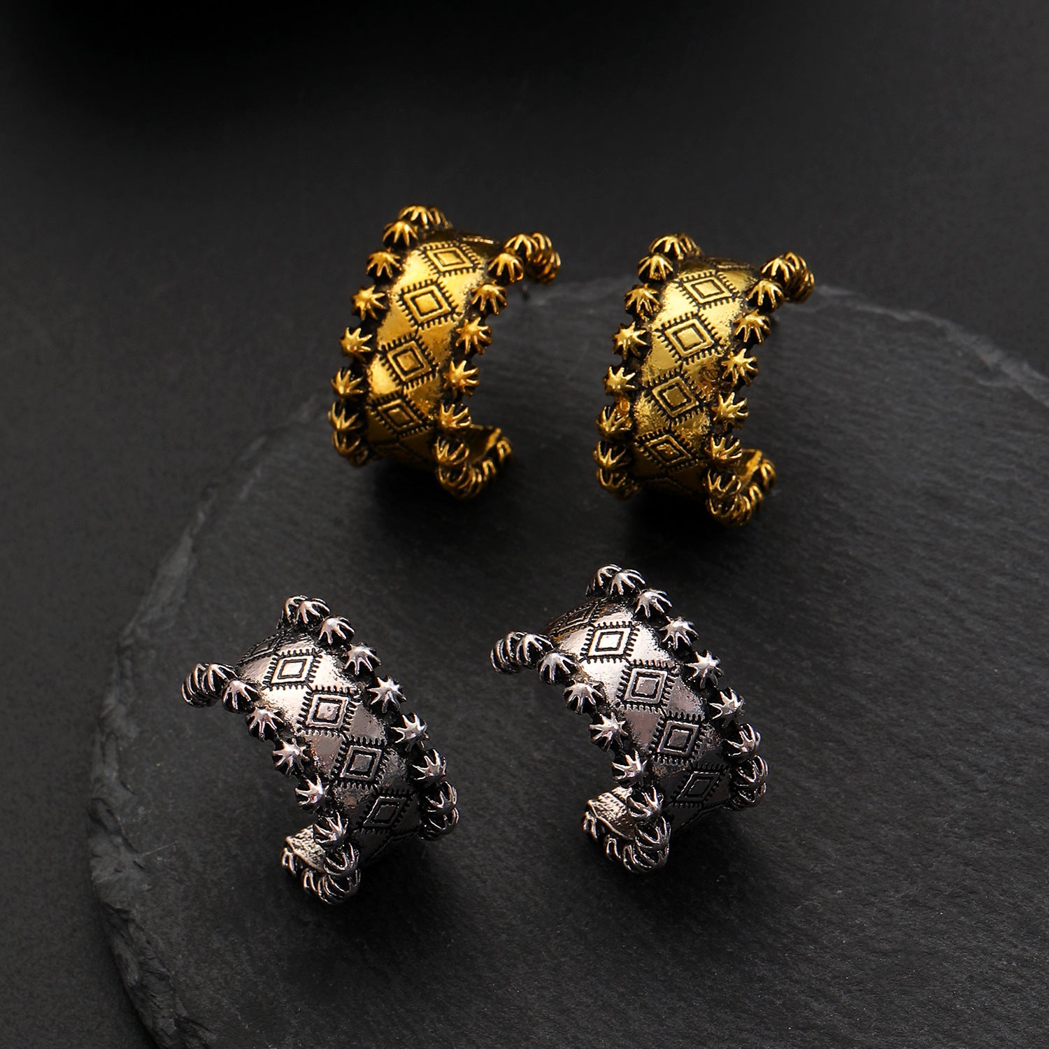 Wholesale Retro ethnic style C-shaped oval carved earrings